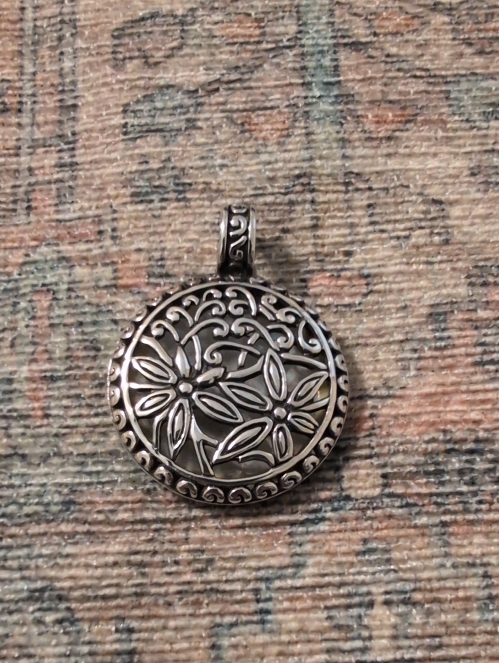 Floral Filigree Round Pendant Necklace - Silver Tone